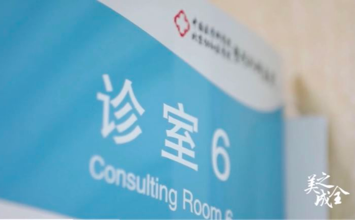 高价补水喷雾，不如矿泉水？