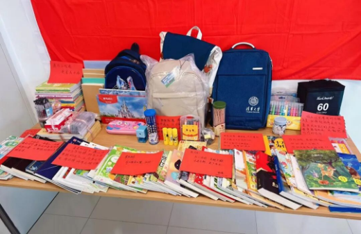 我院手麻党支部联合手麻分工会开展爱心捐赠活动