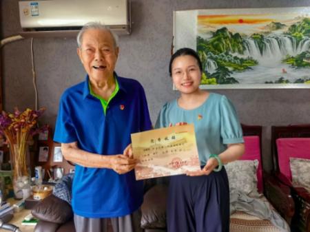 传递组织温暖 赓续忠诚血脉——医院党委“七一”前夕走访慰问老党员